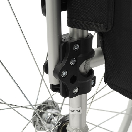 Коляска инвалидная Barry A8 с откидными подлокотниками (пневматические колеса) до 110 кг (ЧЗ)