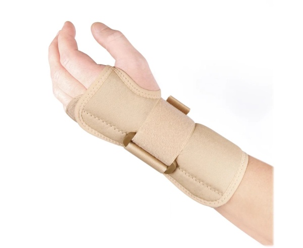Бандаж на лучезапястный сустав WS-LT с металлической вставкой (ЧЗ)
