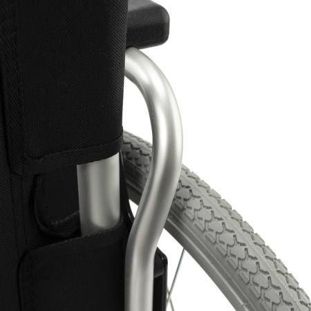 Коляска инвалидная Barry A8 с откидными подлокотниками (пневматические колеса) до 110 кг (ЧЗ)