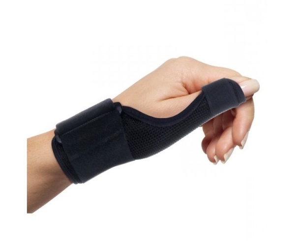 Бандаж на лучезапястный сустав FS-101 с шиной на 1 палец (ЧЗ)