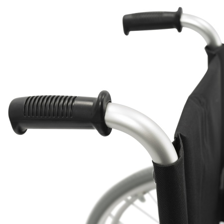 Коляска инвалидная Barry A8 с откидными подлокотниками (пневматические колеса) до 110 кг (ЧЗ)