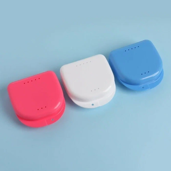 Контейнер для хранения протезов, пластинок (8,5*8*2,7 см)