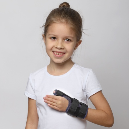 Бандаж на лучезапястный сустав с шиной на 1 палец Крейт E-207 детский (ЧЗ)